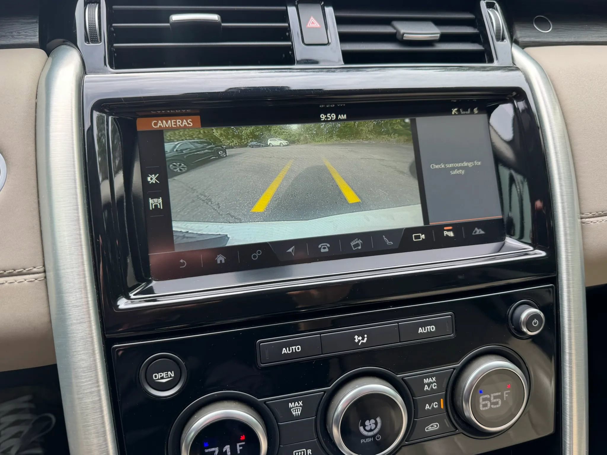 Used 2018 Land Rover Discovery HSE AWD/4WD image 30