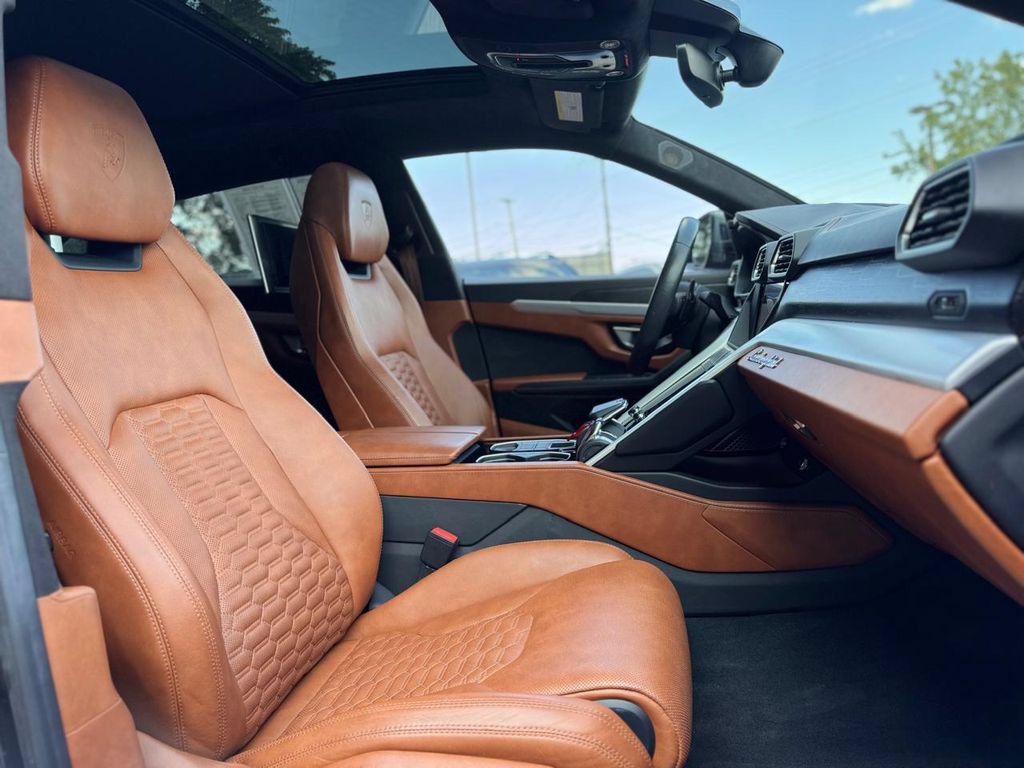 Used 2019 Lamborghini Urus AWD/4WD image 34