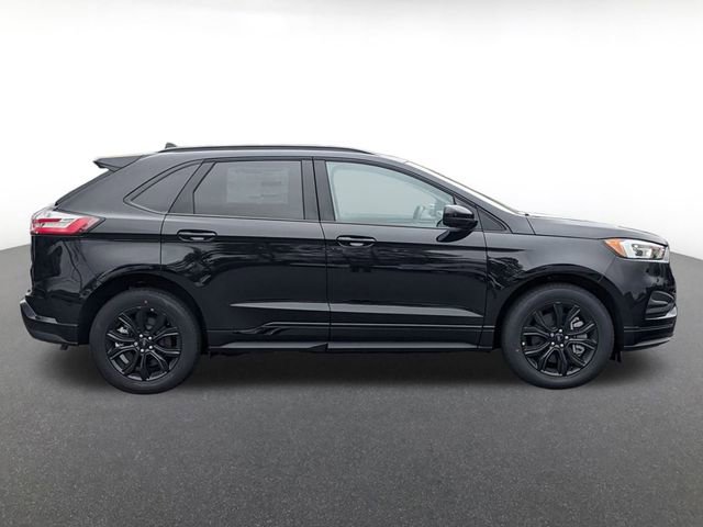 New 2024 Ford Edge SE w/ Black Appearance Package image 2