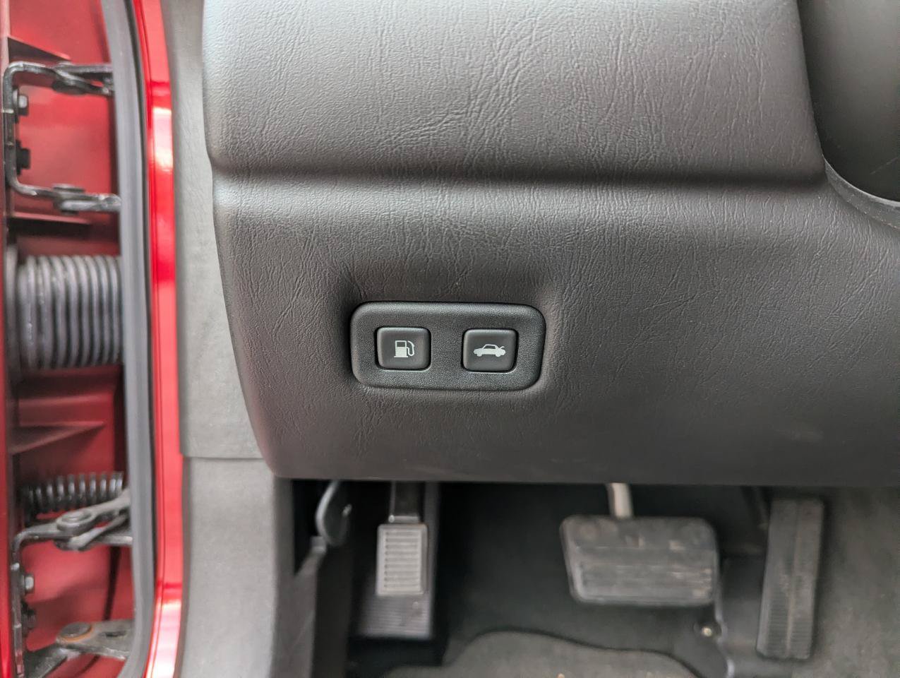 Used 2004 Cadillac XLR RWD image 14