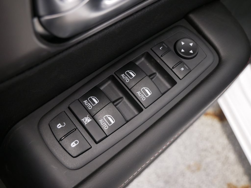 New 2027 Chrysler Pacifica Select AWD/4WD image 18