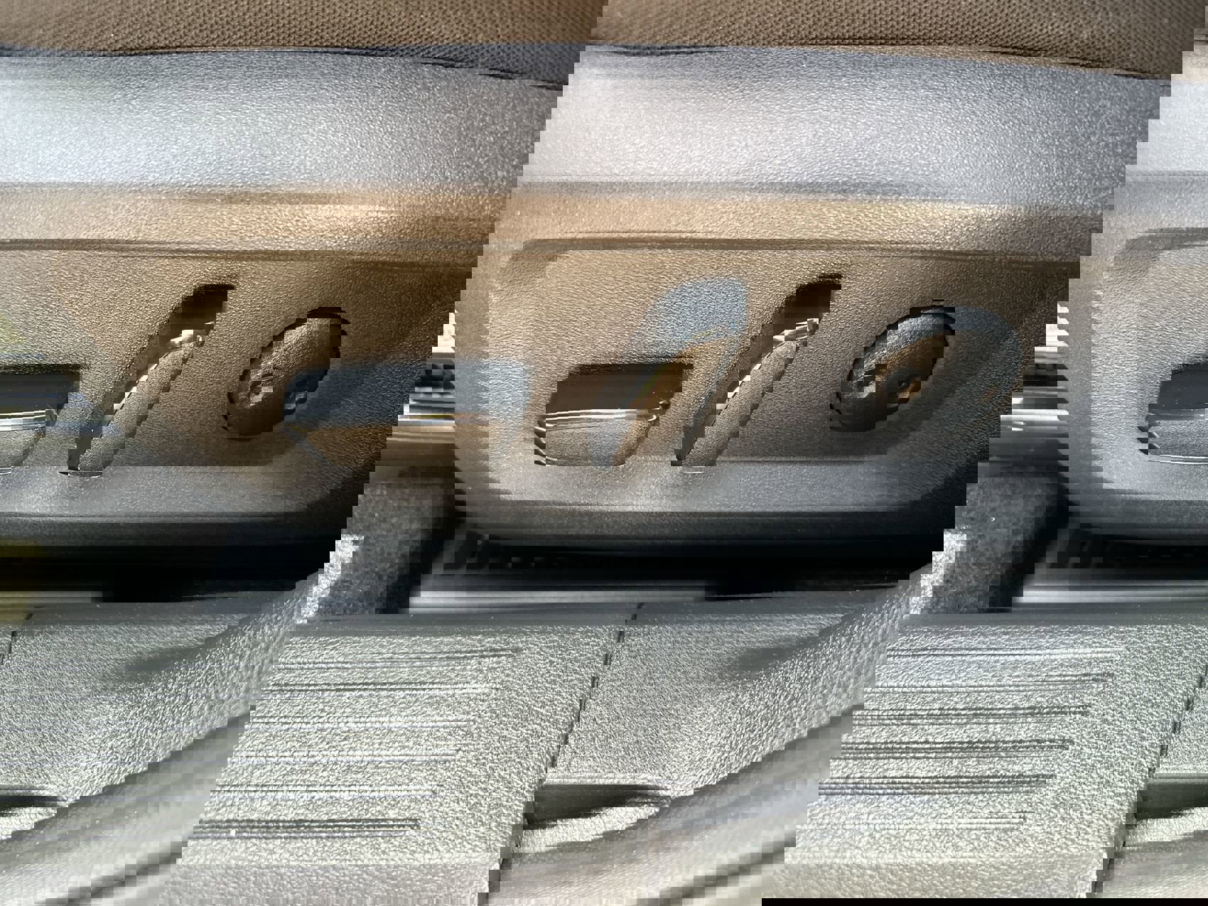 Used 2023 Nissan Rogue SV image 12