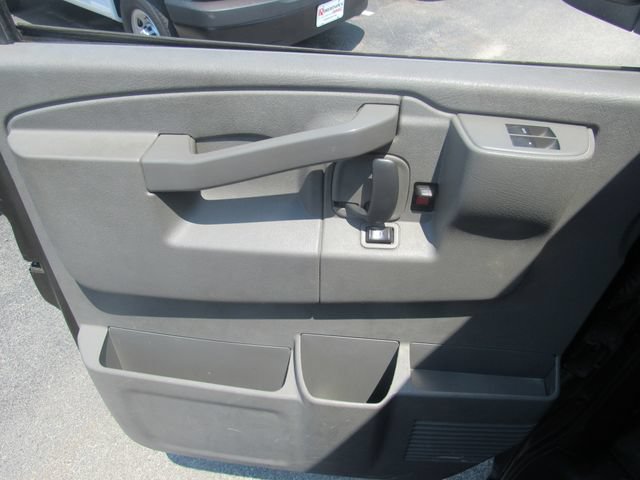 Used 2020 GMC Savana 2500 RWD image 9