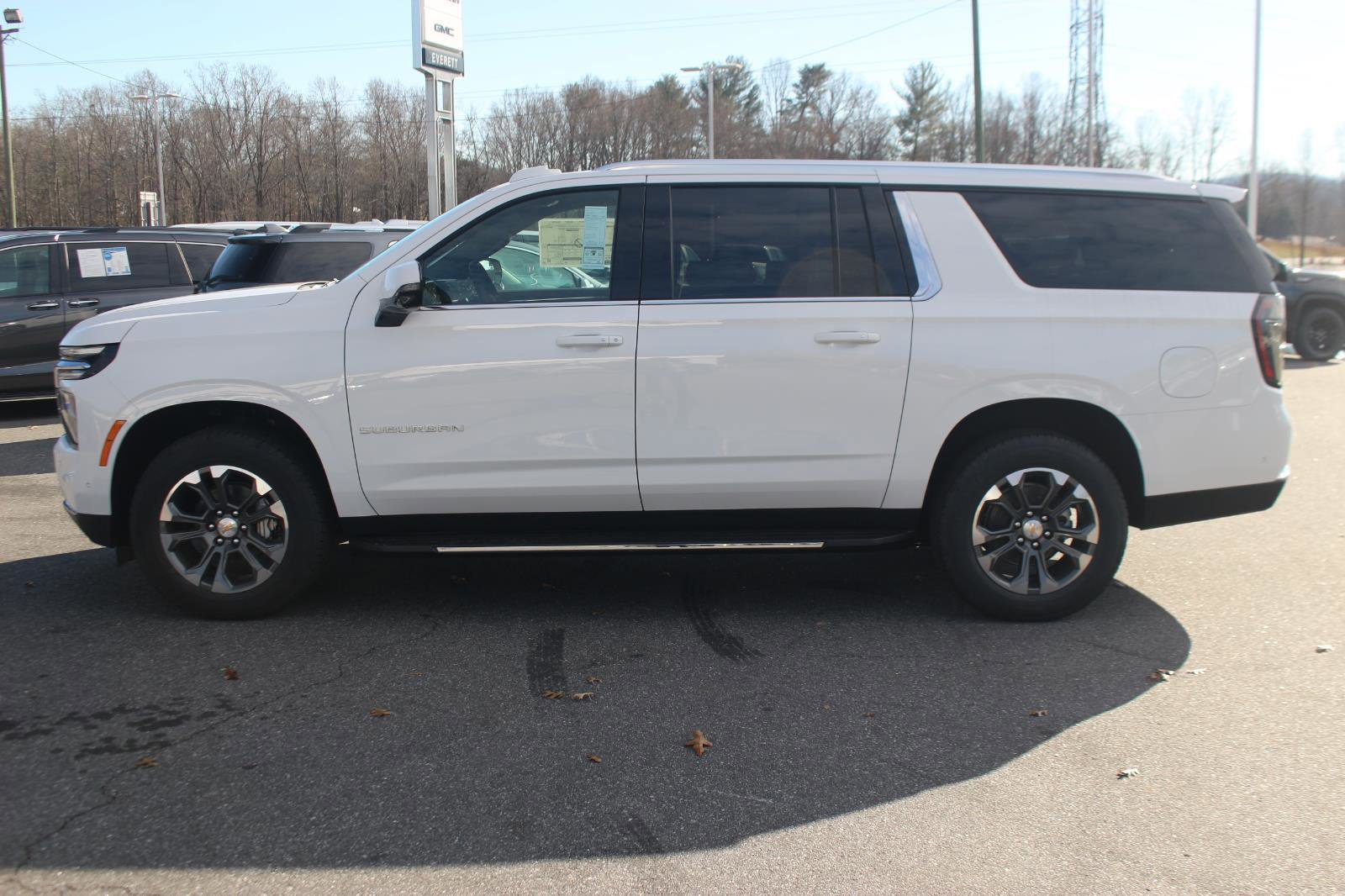New 2026 Chevrolet Suburban LT w/ Comfort Package image 4