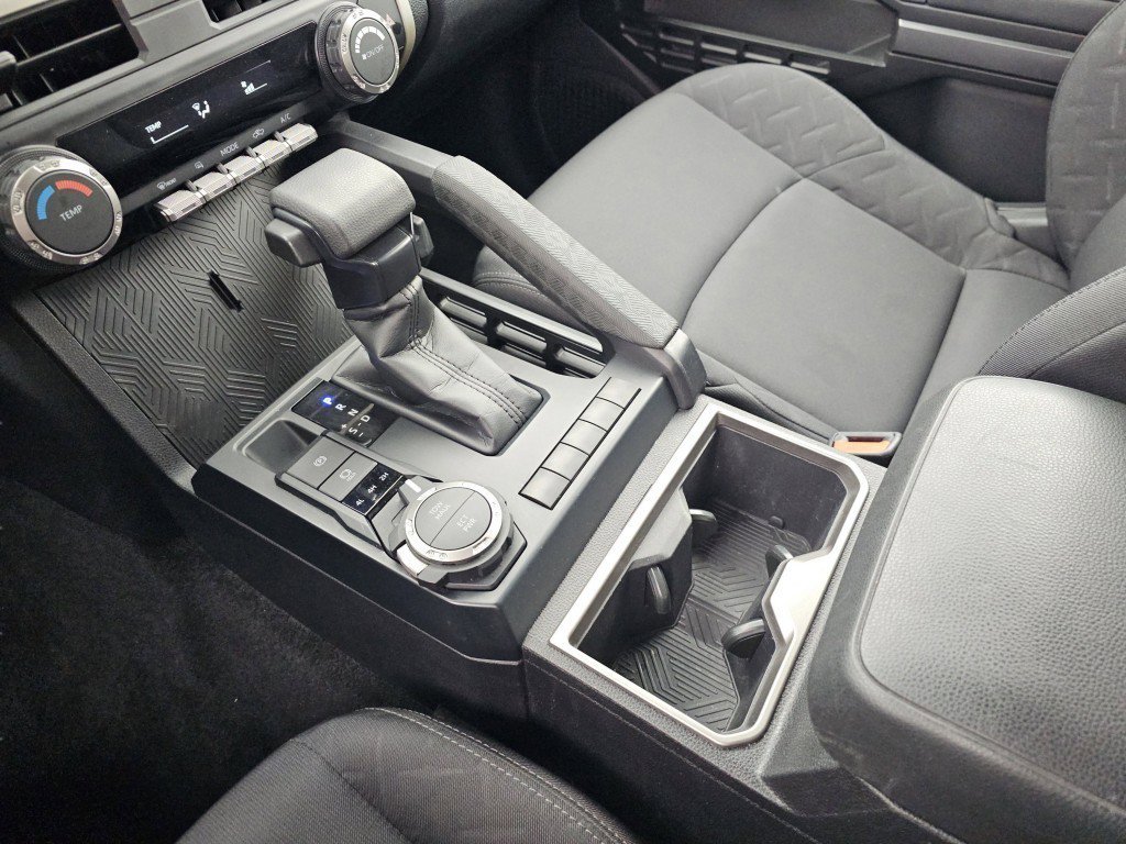Used 2024 Toyota Tacoma SR5 AWD/4WD image 32