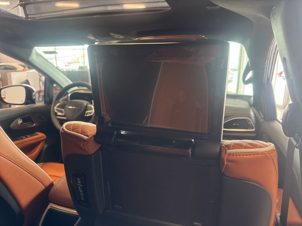 New 2026 Chrysler Pacifica Pinnacle image 47