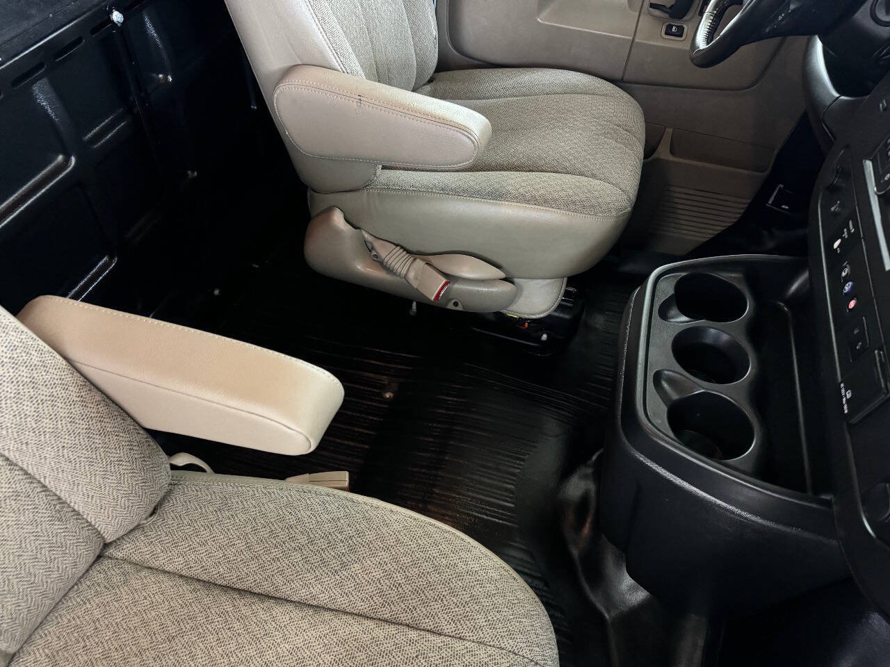 Used 2021 Chevrolet Express 2500 w/ Driver Convenience Package RWD image 38