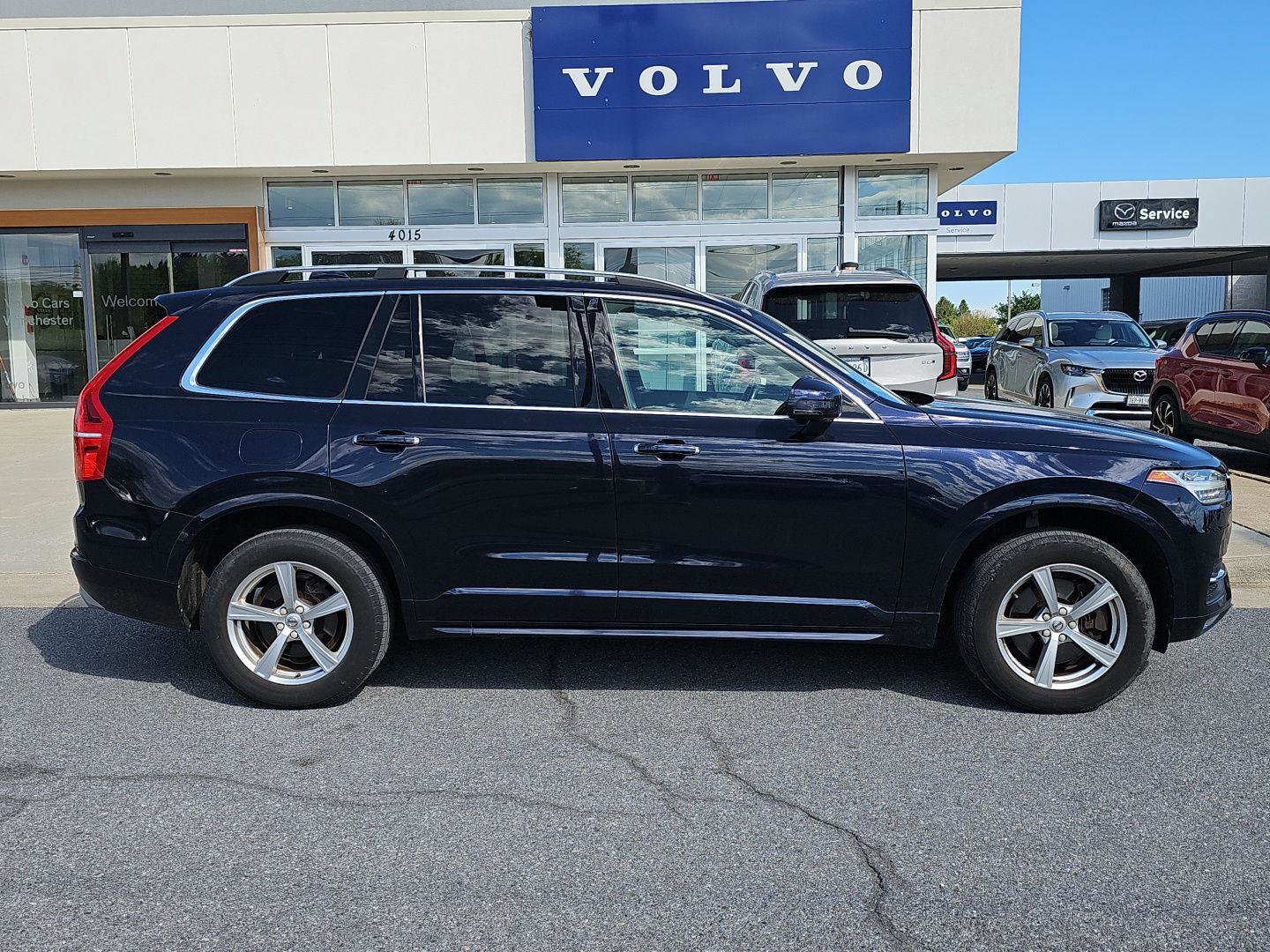 Used 2017 Volvo XC90 T5 Momentum w/ Vision Package AWD/4WD image 6