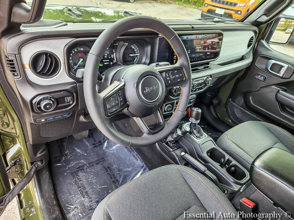 Used 2024 Jeep Wrangler Unlimited w/ Convenience Group AWD/4WD image 9