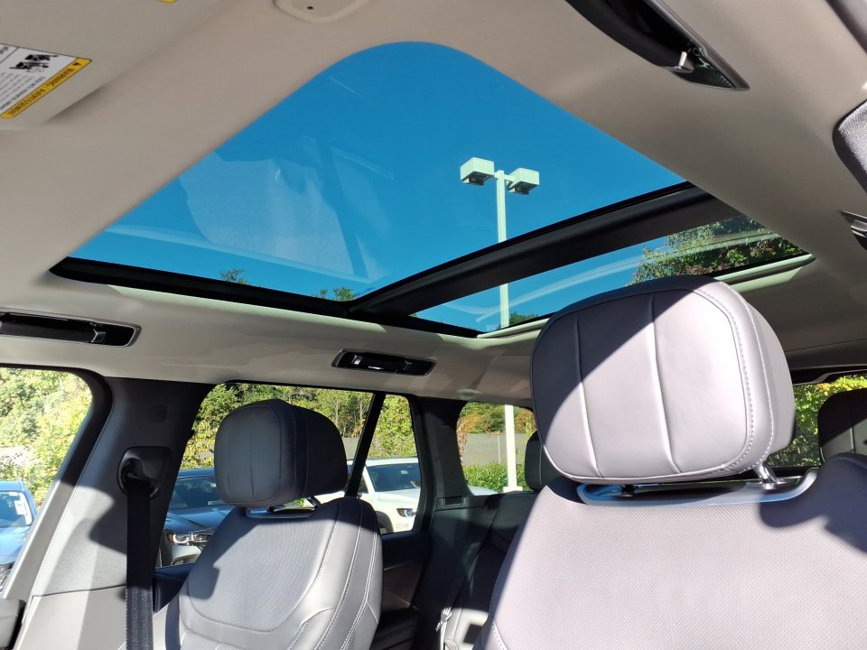 New 2025 Land Rover Range Rover SE AWD/4WD image 14