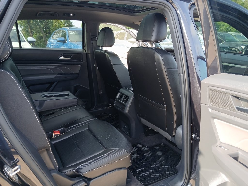 Used 2021 Volkswagen Atlas Cross Sport SE w/ Panoramic Sunroof Package FWD image 23