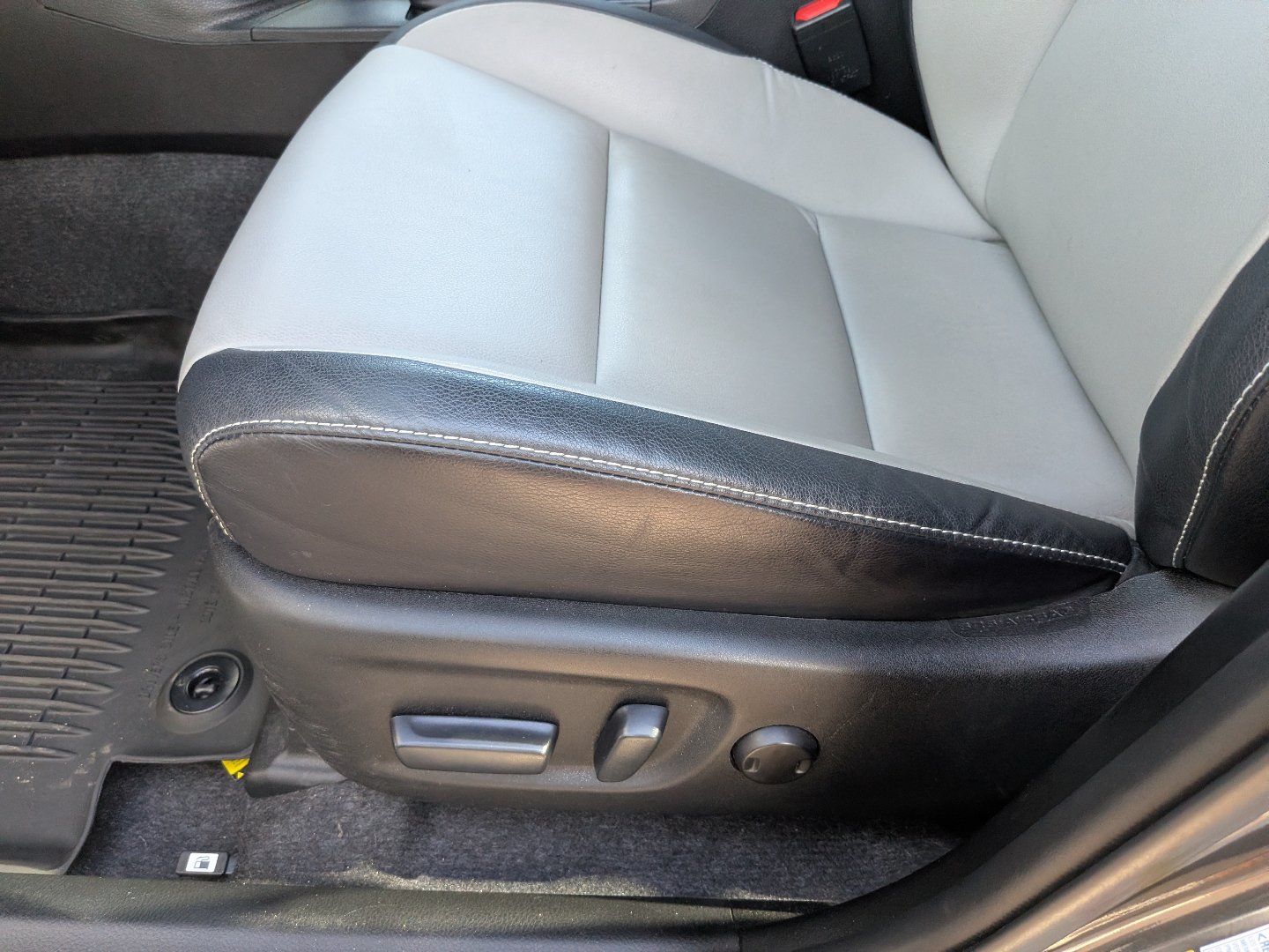 Used 2017 Toyota RAV4 Platinum AWD/4WD image 22