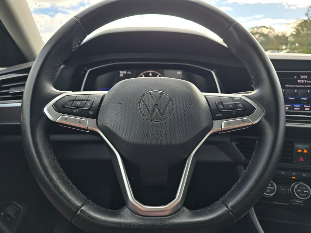 Used 2024 Volkswagen Jetta SE image 28