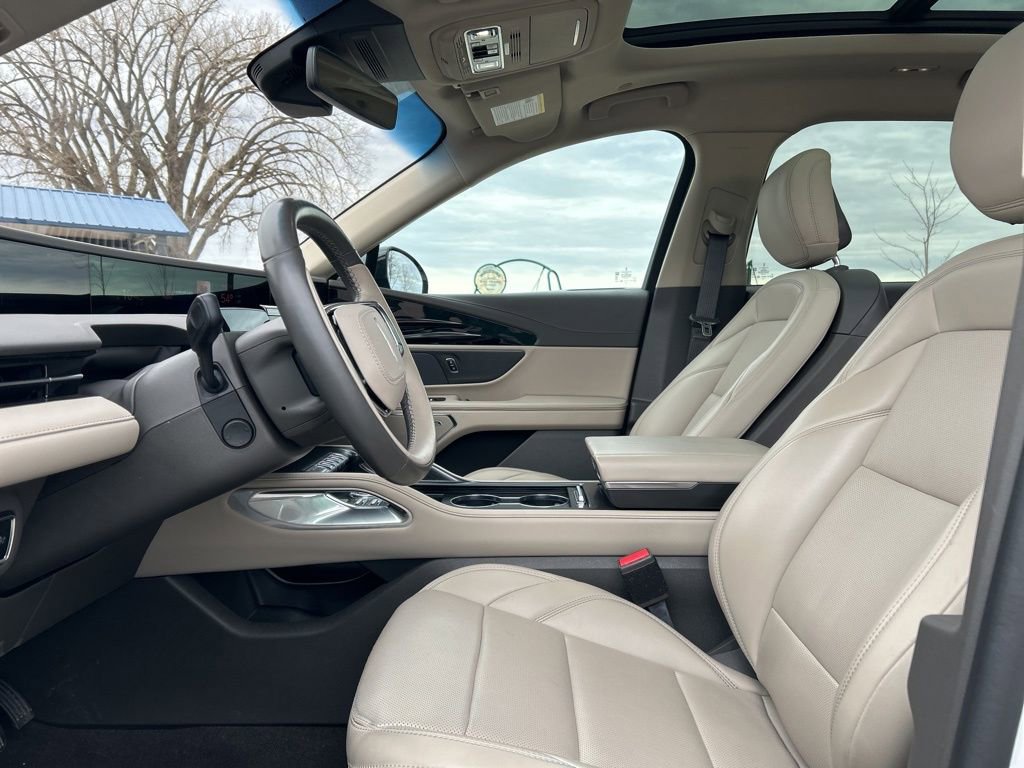 Used 2024 Lincoln Nautilus Premier w/ Equipment Group 102A image 9