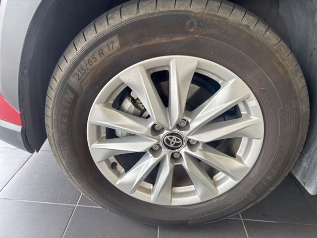Used 2023 Toyota Corolla Cross LE FWD image 2