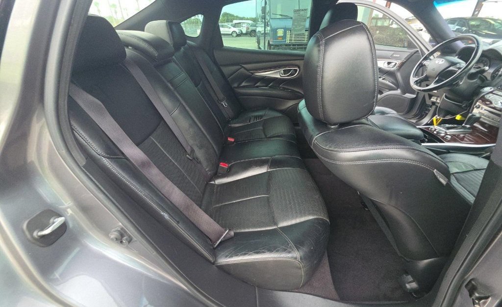 Used 2015 INFINITI Q70 3.7 w/ Sport Package RWD image 13