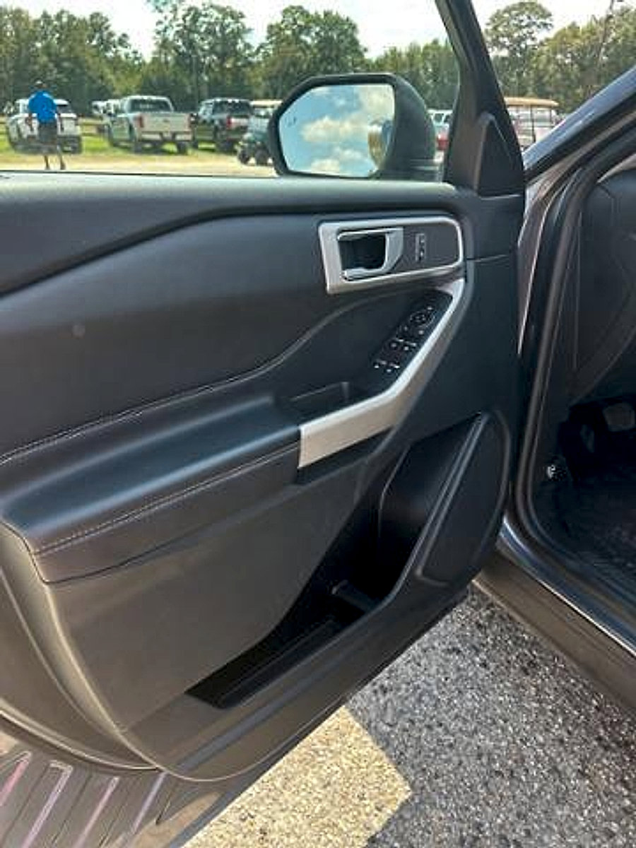 Used 2023 Ford Explorer XLT w/ Equipment Group 202A image 10