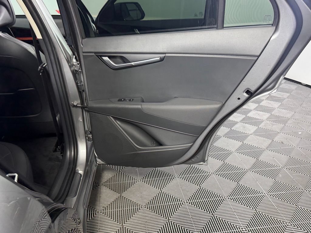 Used 2025 Kia Niro Wind w/ Wind Preserve Package FWD image 27