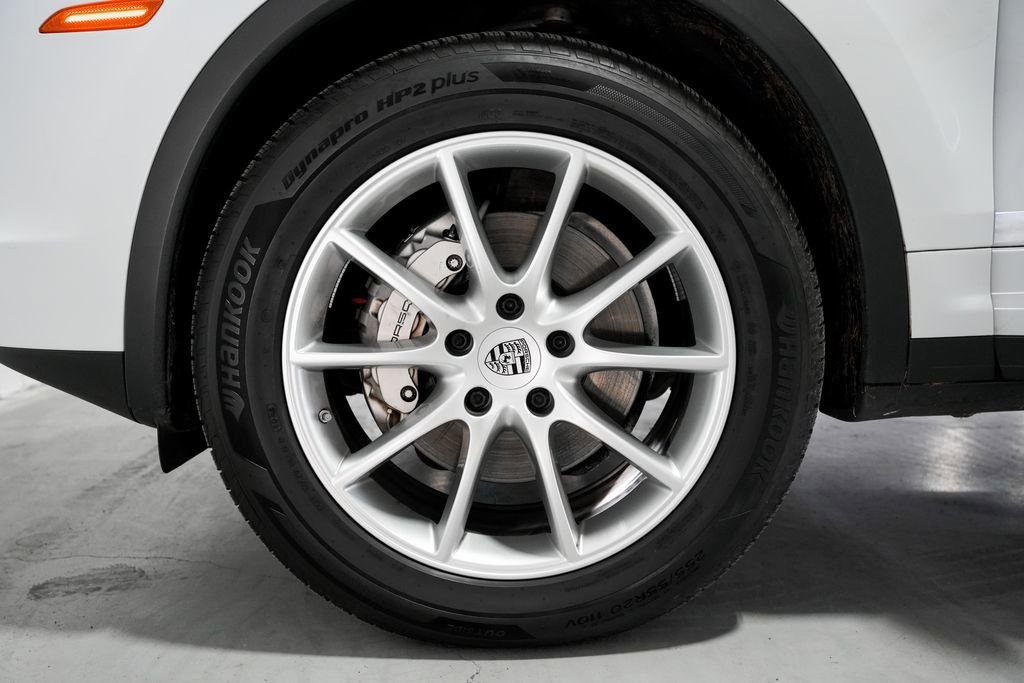 Used 2015 Porsche Cayenne S image 44