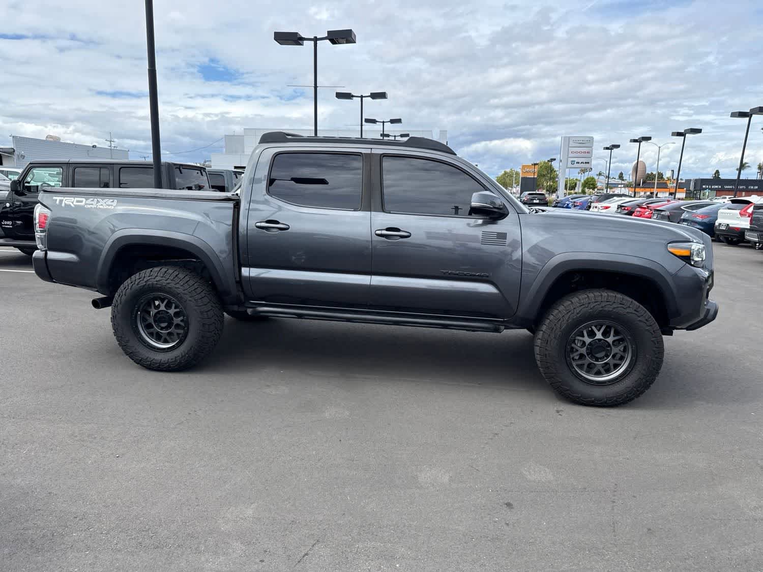 Used 2021 Toyota Tacoma TRD Off-Road w/ TRD Premium Off Road Package AWD/4WD image 9