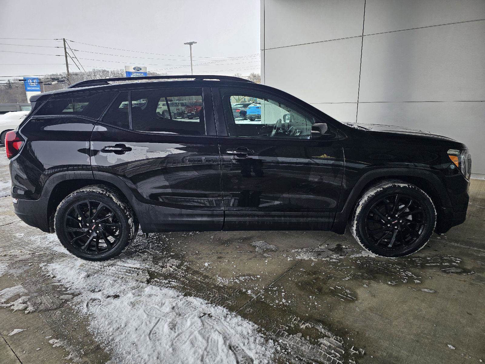 Used 2024 GMC Terrain SLE w/ Driver Convenience Package image 6