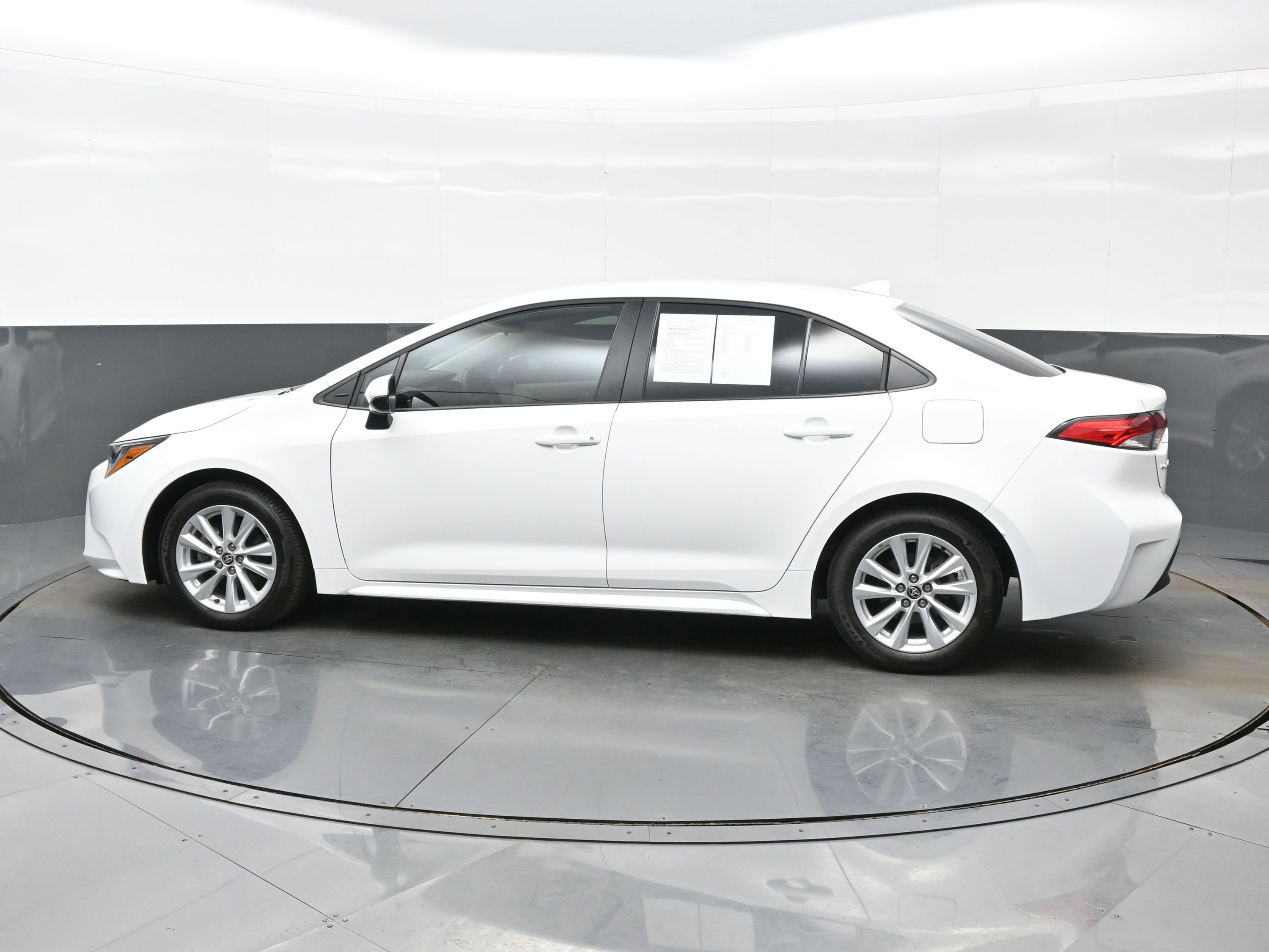 Used 2025 Toyota Corolla LE w/ LE Premium Package image 3
