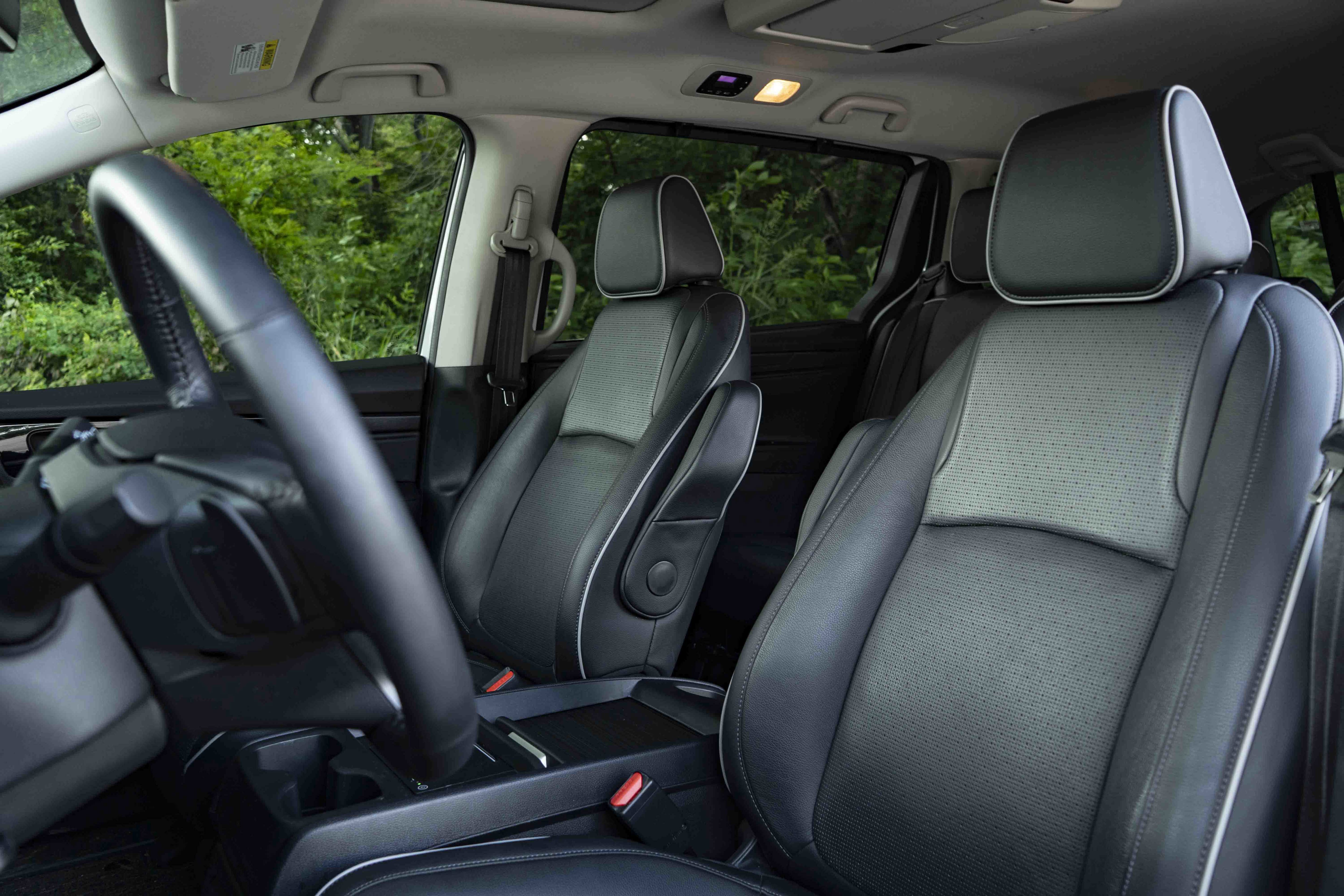 Used 2025 Honda Odyssey Elite image 17