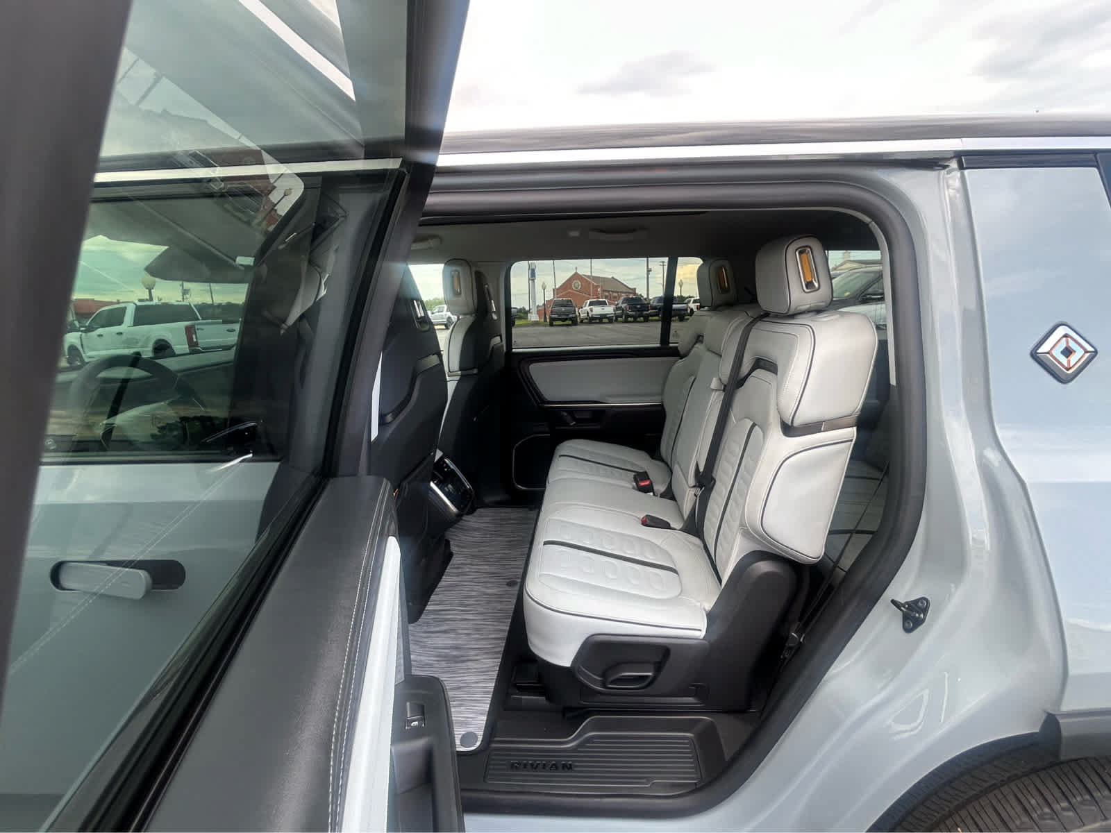 Used 2026 Rivian R1S Adventure AWD/4WD image 21