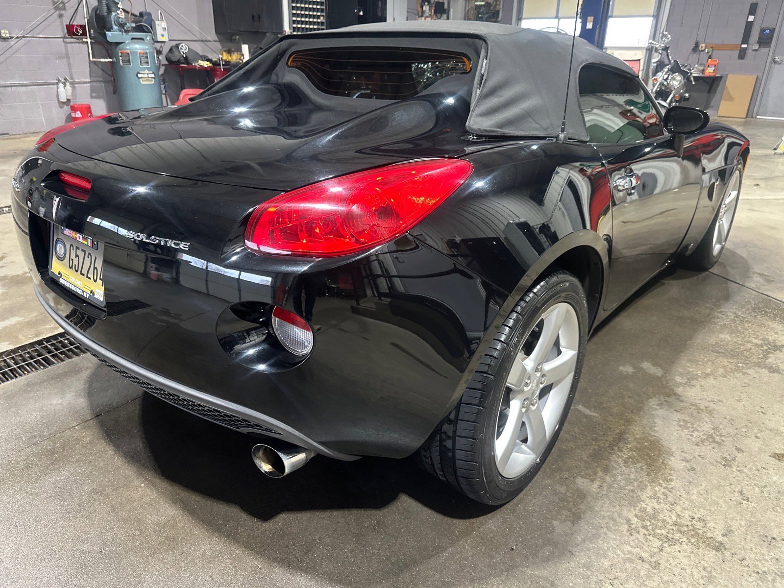 Used 2007 Pontiac Solstice Convertible w/ Convenience Package image 7