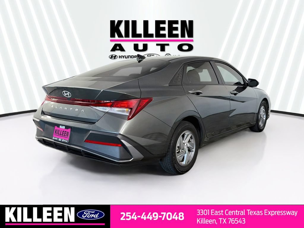 Used 2025 Hyundai Elantra SE FWD image 9