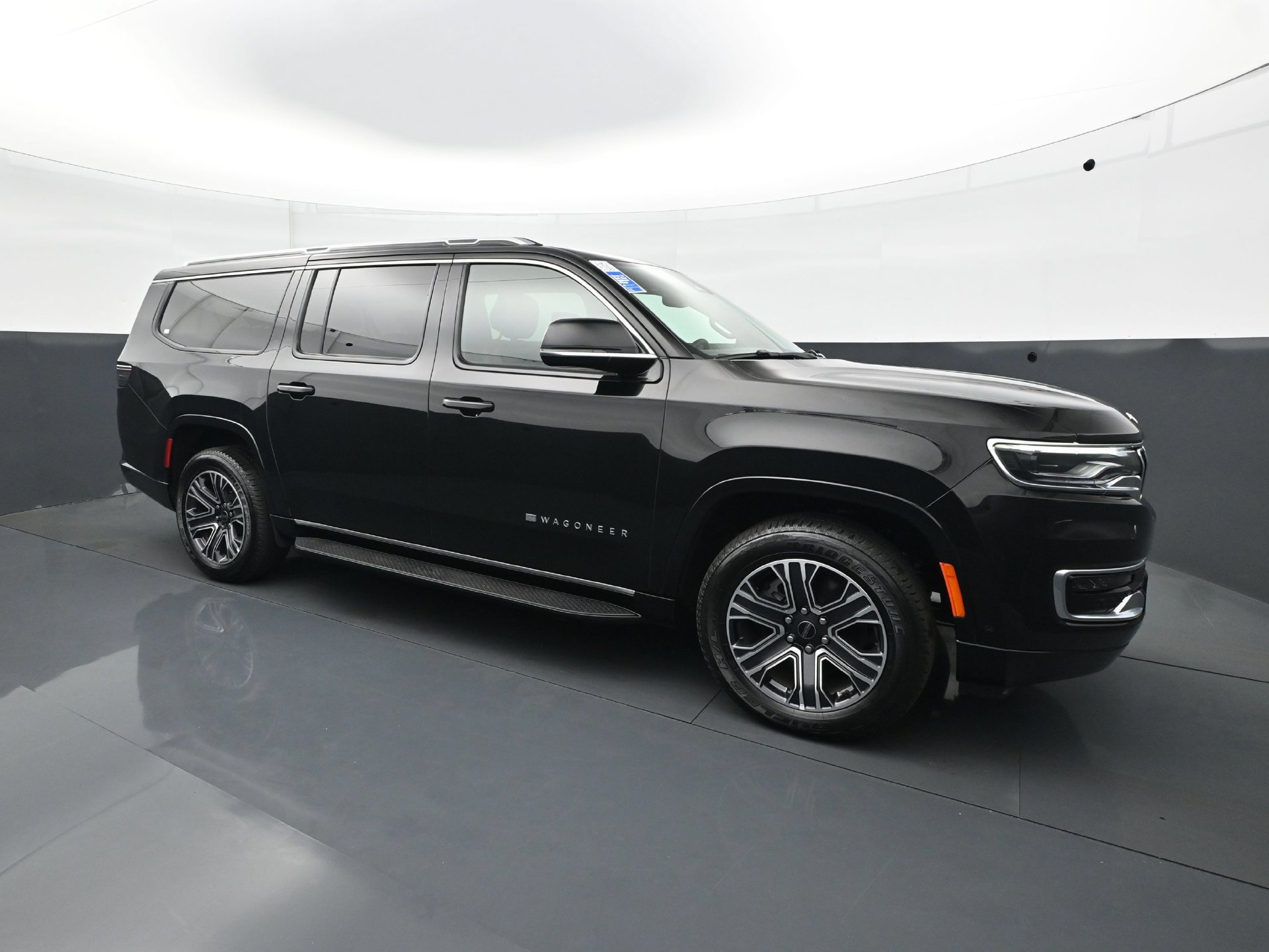 Used 2025 Jeep Wagoneer L Series II w/ 8-pass Seating Package AWD/4WD image 9