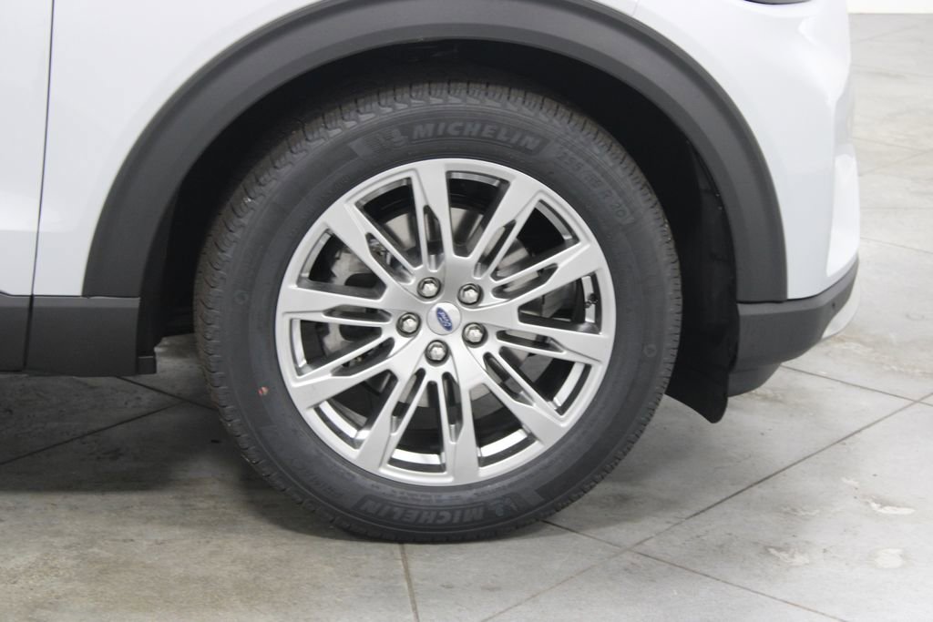 New 2026 Ford Explorer Platinum image 11