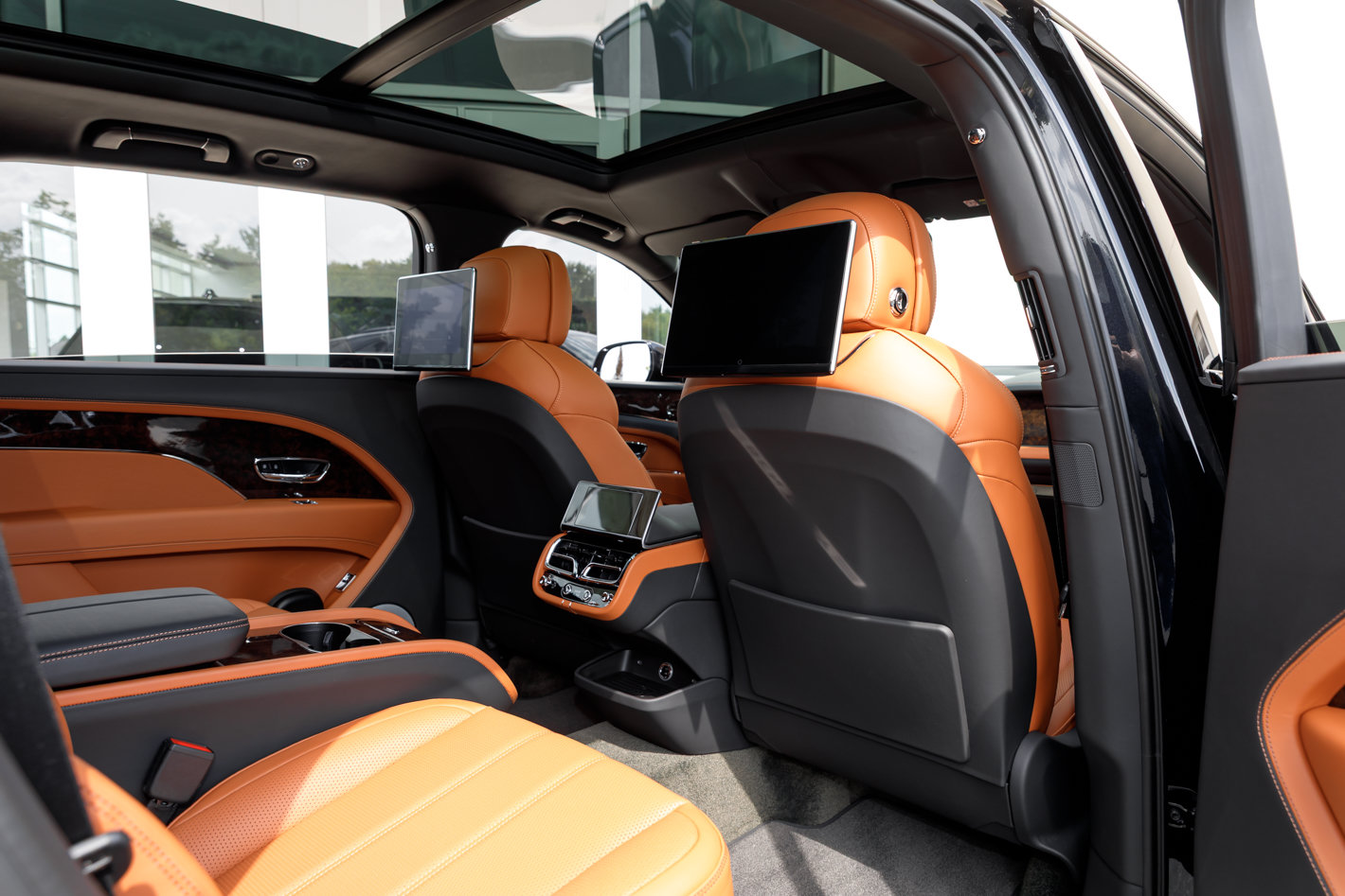 Certified 2023 Bentley Bentayga Extended Wheelbase AWD/4WD image 55