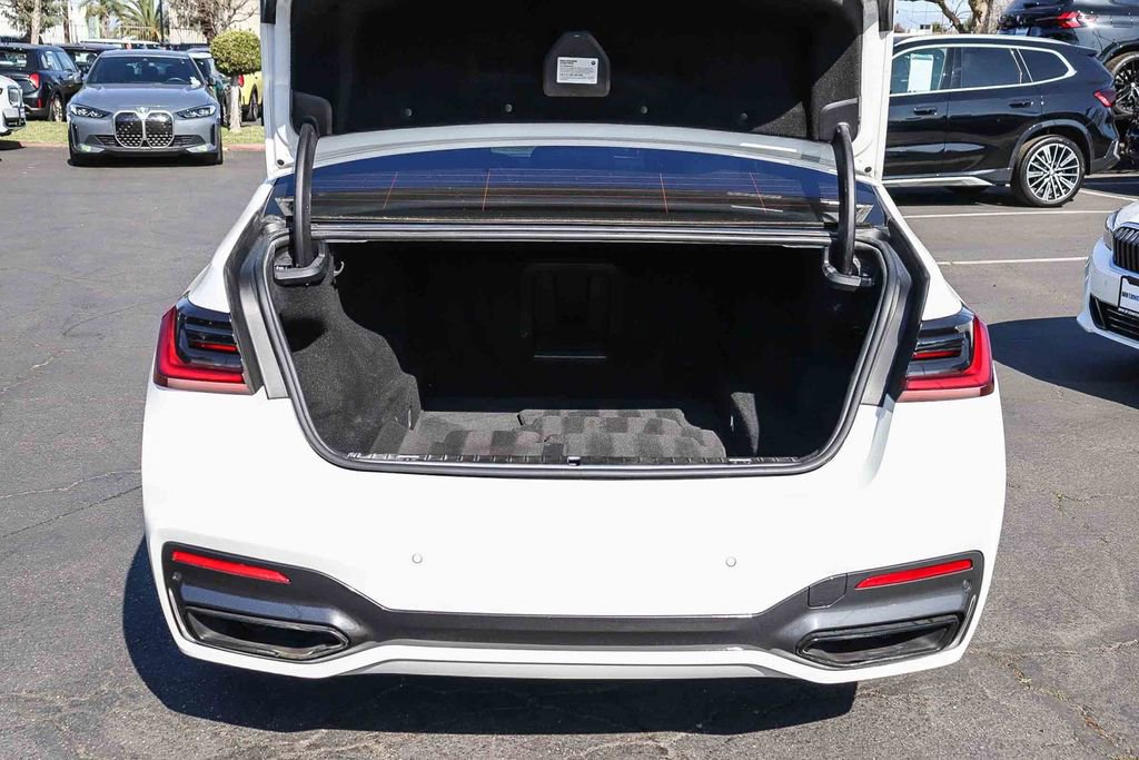 Used 2022 BMW 750i xDrive 750i xDrive w/ M Sport Package image 32