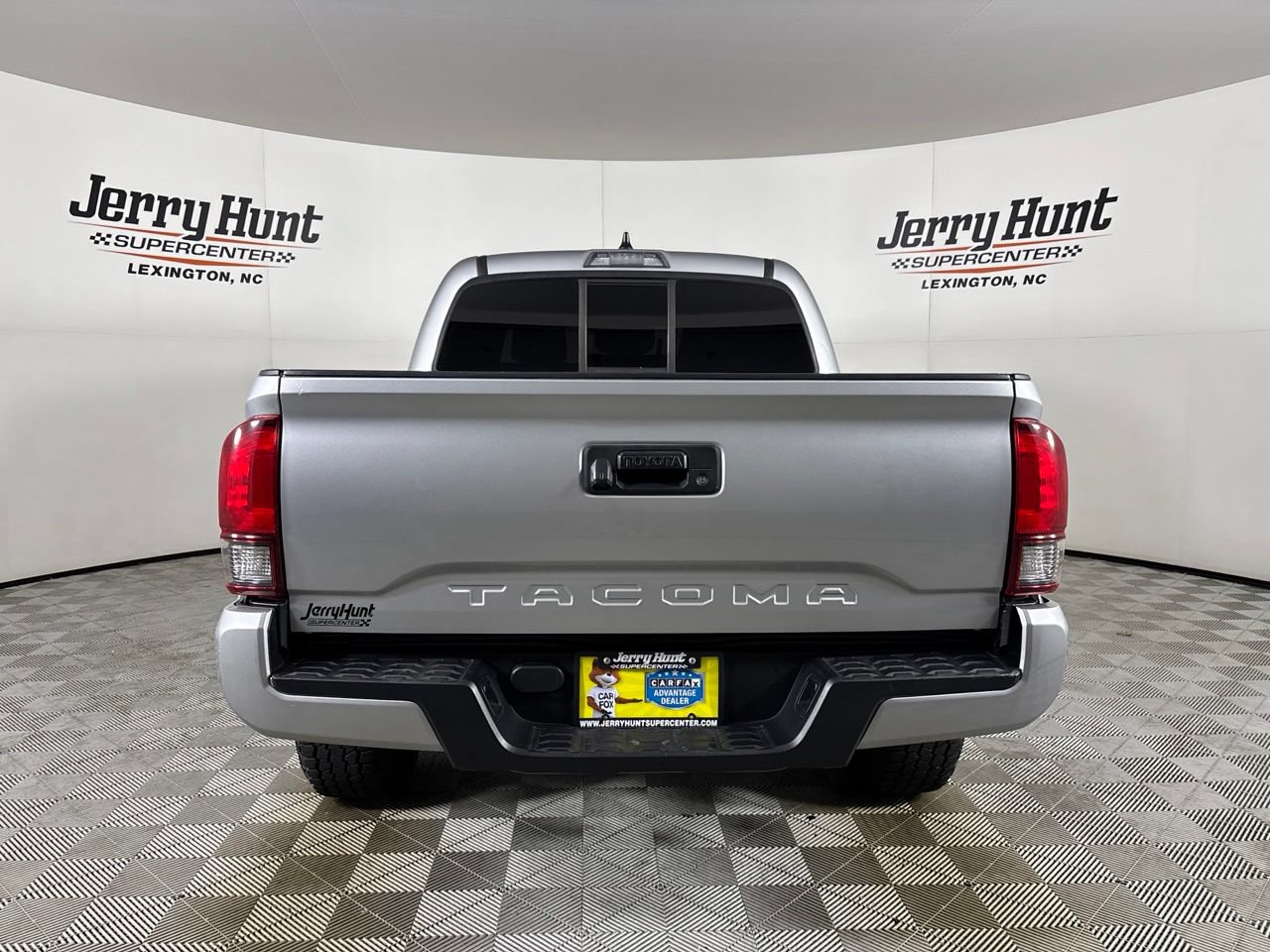 Used 2023 Toyota Tacoma SR w/ SR Convenience Package RWD image 5