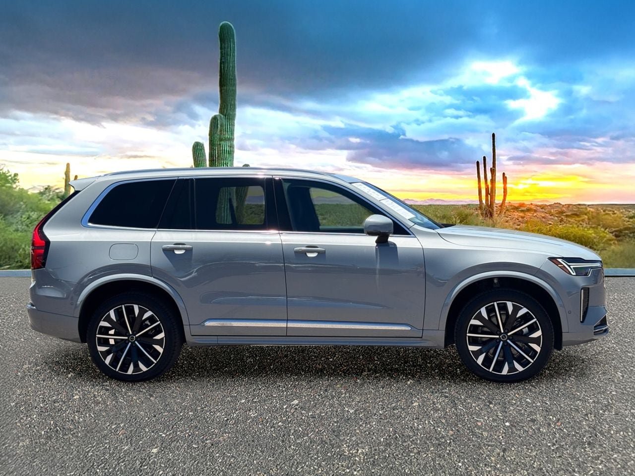 Used 2025 Volvo XC90 B6 Plus AWD/4WD image 6