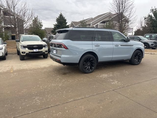New 2025 Lincoln Navigator Reserve w/ Jet Appearance Package image 4