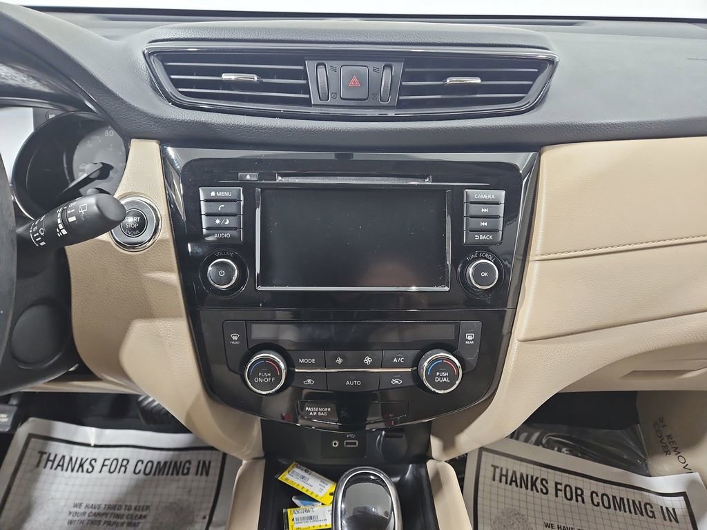 Used 2018 Nissan Rogue SV image 18
