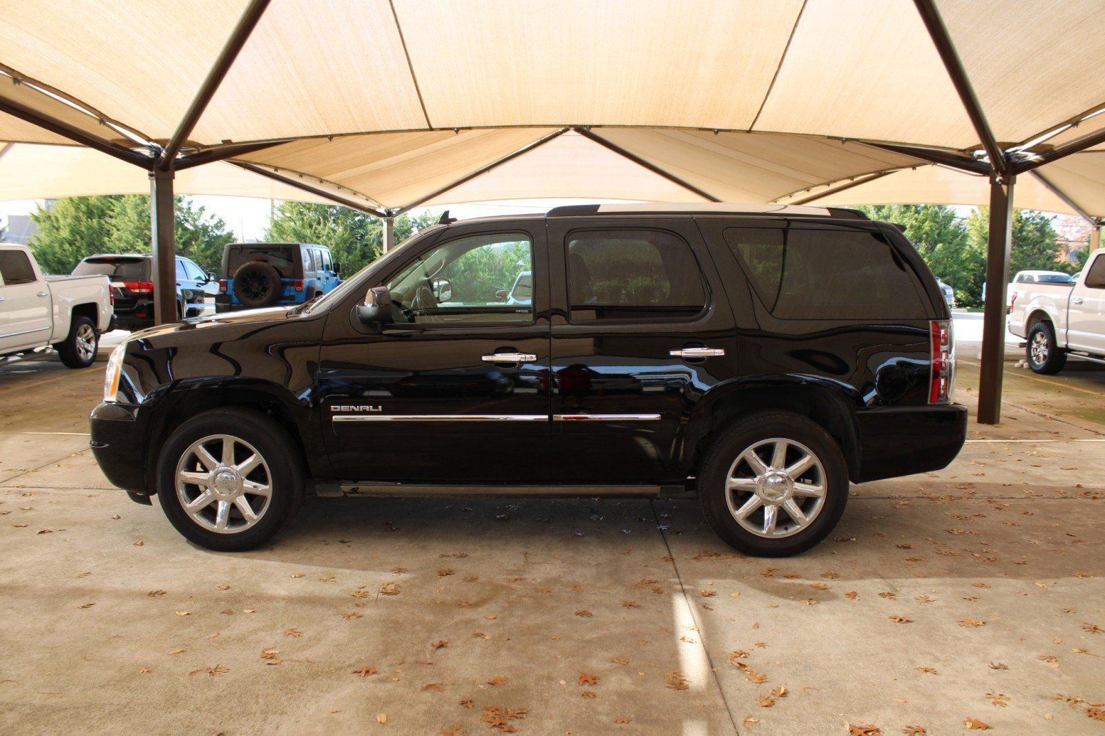 Used 2013 GMC Yukon Denali image 4