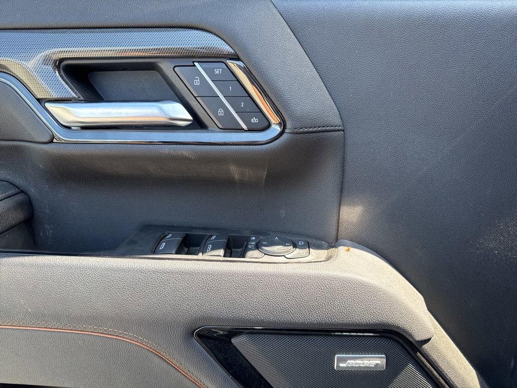 Used 2025 GMC Sierra 3500 AT4 AWD/4WD image 13