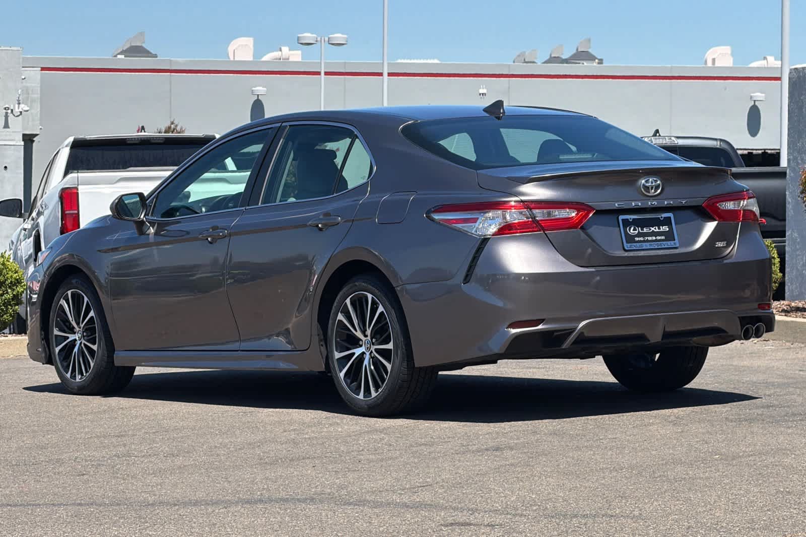 Used 2019 Toyota Camry SE FWD image 7
