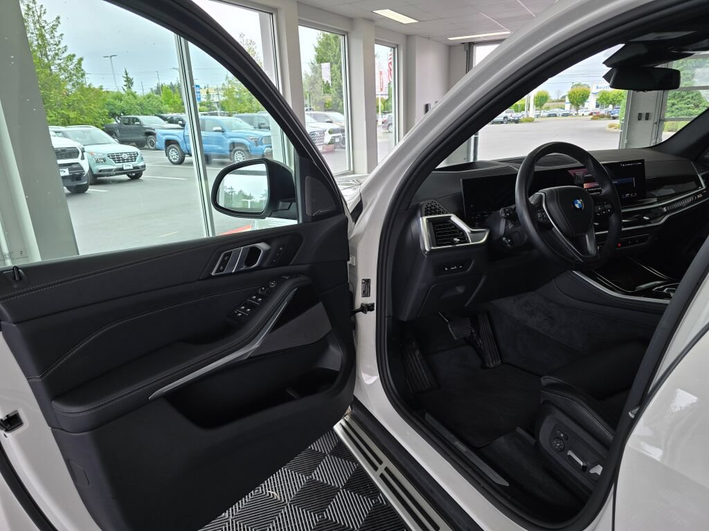 Used 2026 BMW X5 xDrive40i AWD/4WD image 19