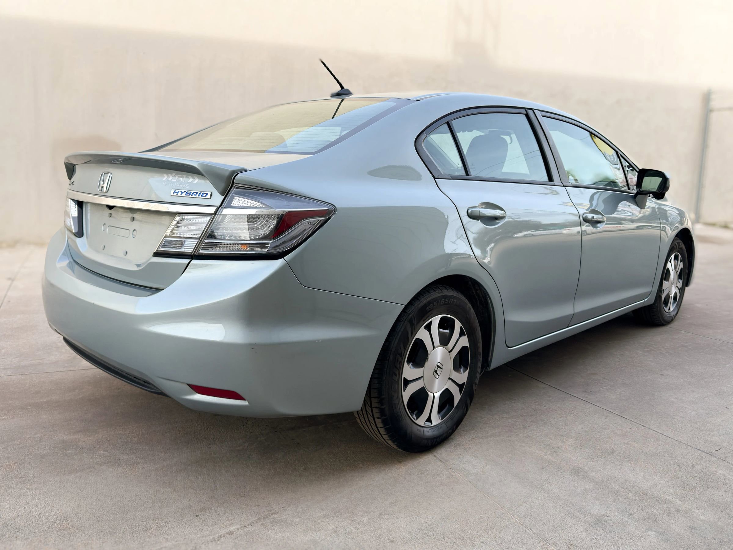 Used 2015 Honda Civic Hybrid Sedan image 8