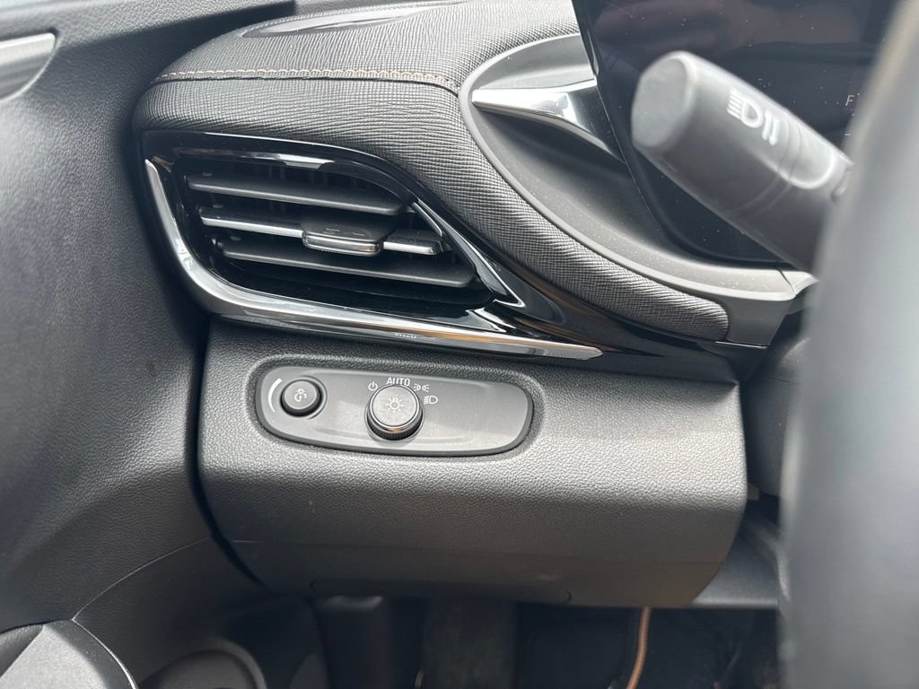 Used 2024 Buick Envista Avenir FWD image 25