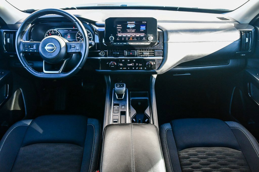 Used 2024 Nissan Pathfinder SV image 11