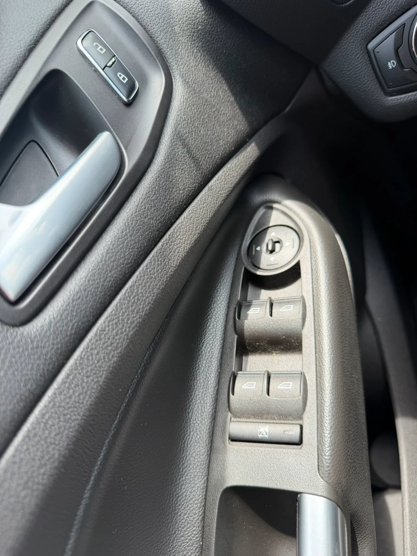 Used 2015 Ford Escape SE w/ Equipment Group 201A FWD image 20
