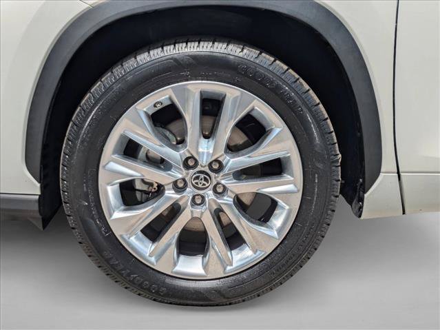 Used 2021 Toyota Highlander Limited FWD image 23
