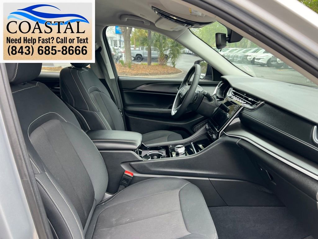 Used 2023 Jeep Grand Cherokee L Laredo RWD image 24
