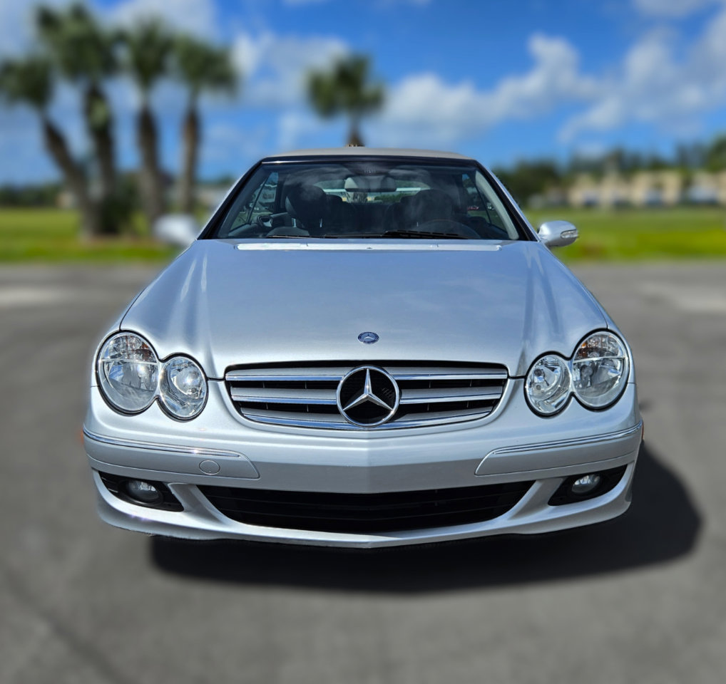 Used 2009 Mercedes-Benz CLK 350 Cabriolet w/ Appearance Pkg image 3