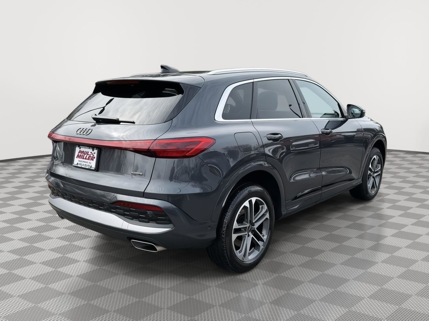 Used 2025 Audi Q5 Premium w/ Convenience Package image 6